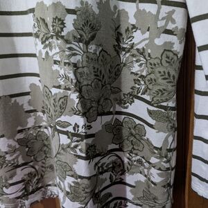 Chico's size 1 long sleeve shirt